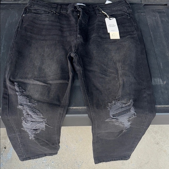 Forever 21 Denim - Black Distressed Forever 21 Women Jeans